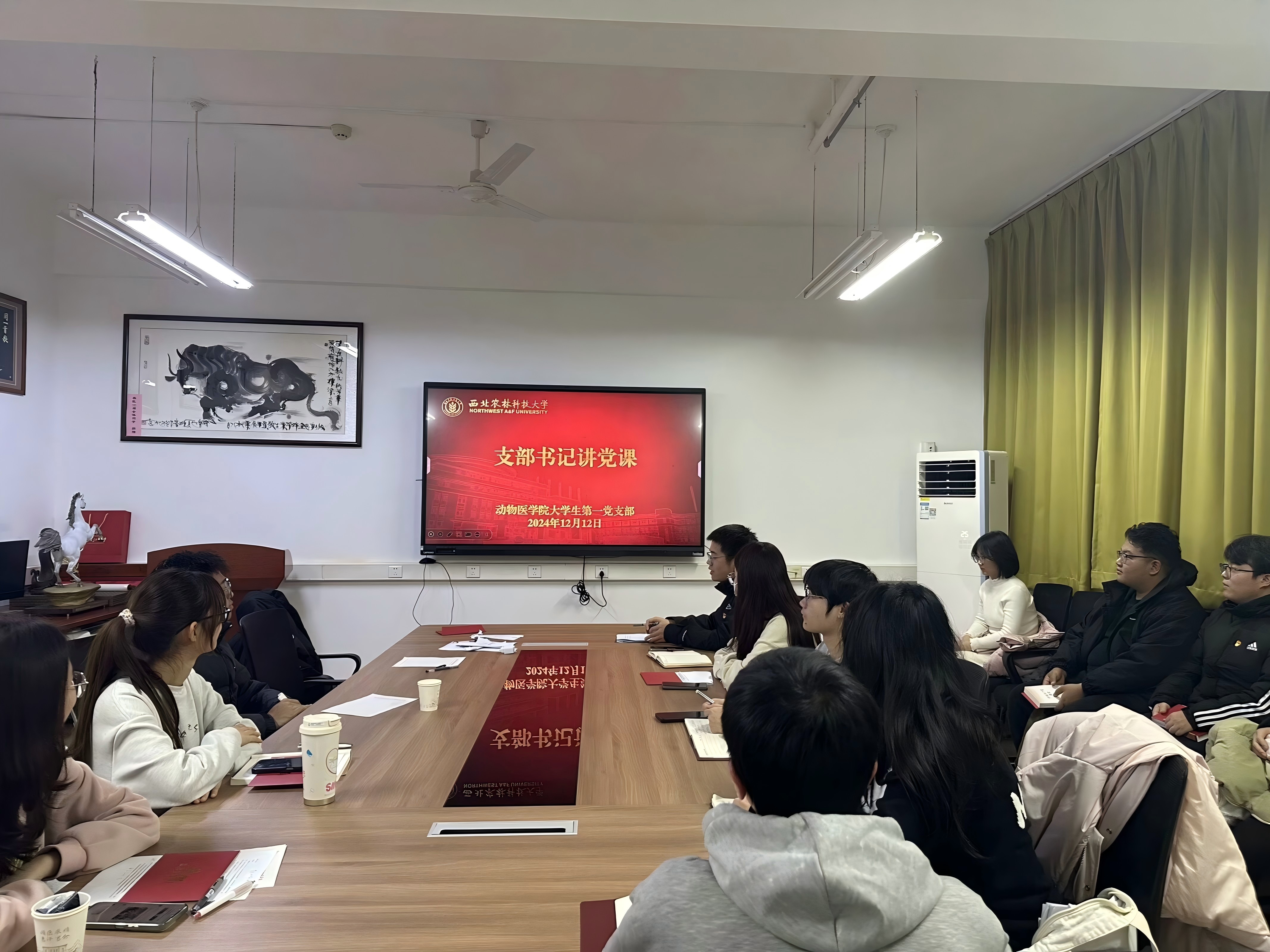 支部书记讲党课照片.jpg