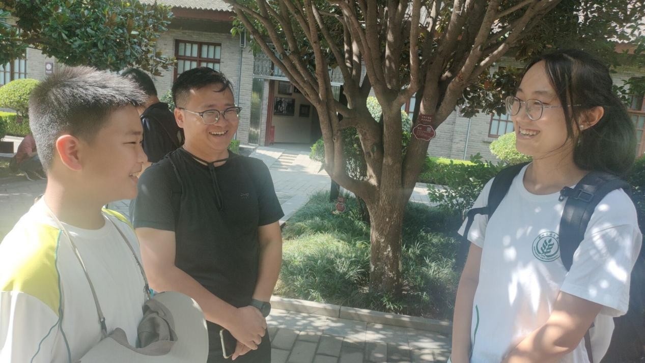 探寻历史足迹,传承红色基因2.jpg