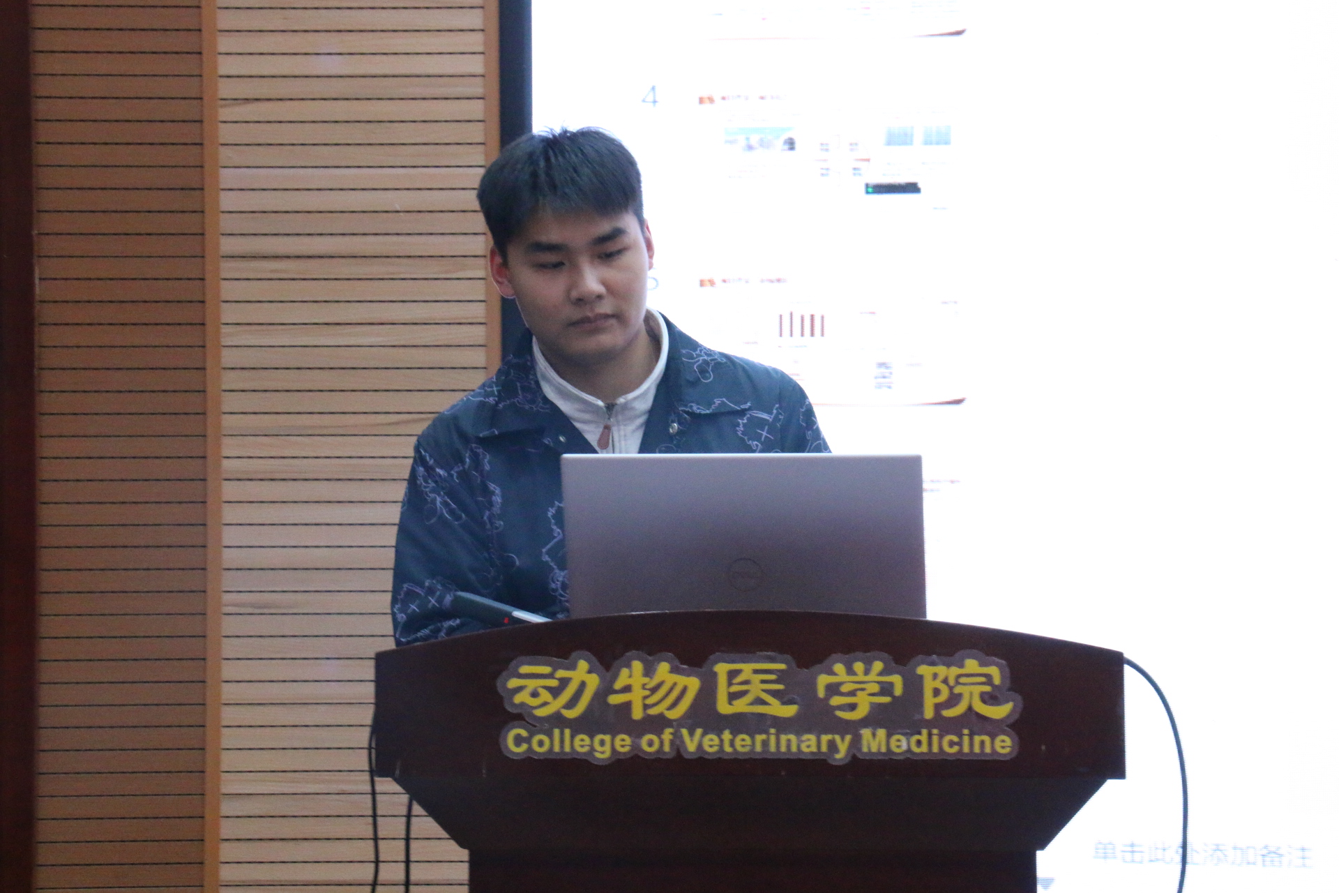 科创部负责人主持本次会议.jpg