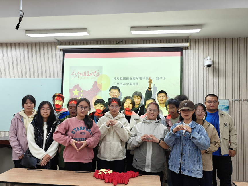 动医2501团支部合照.png