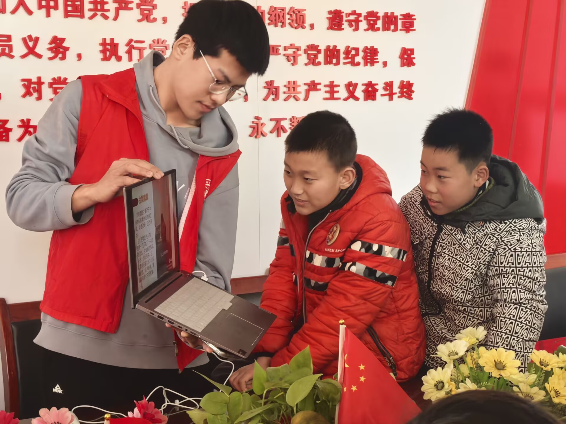 动医2407班雷锋月活动(1).jpeg
