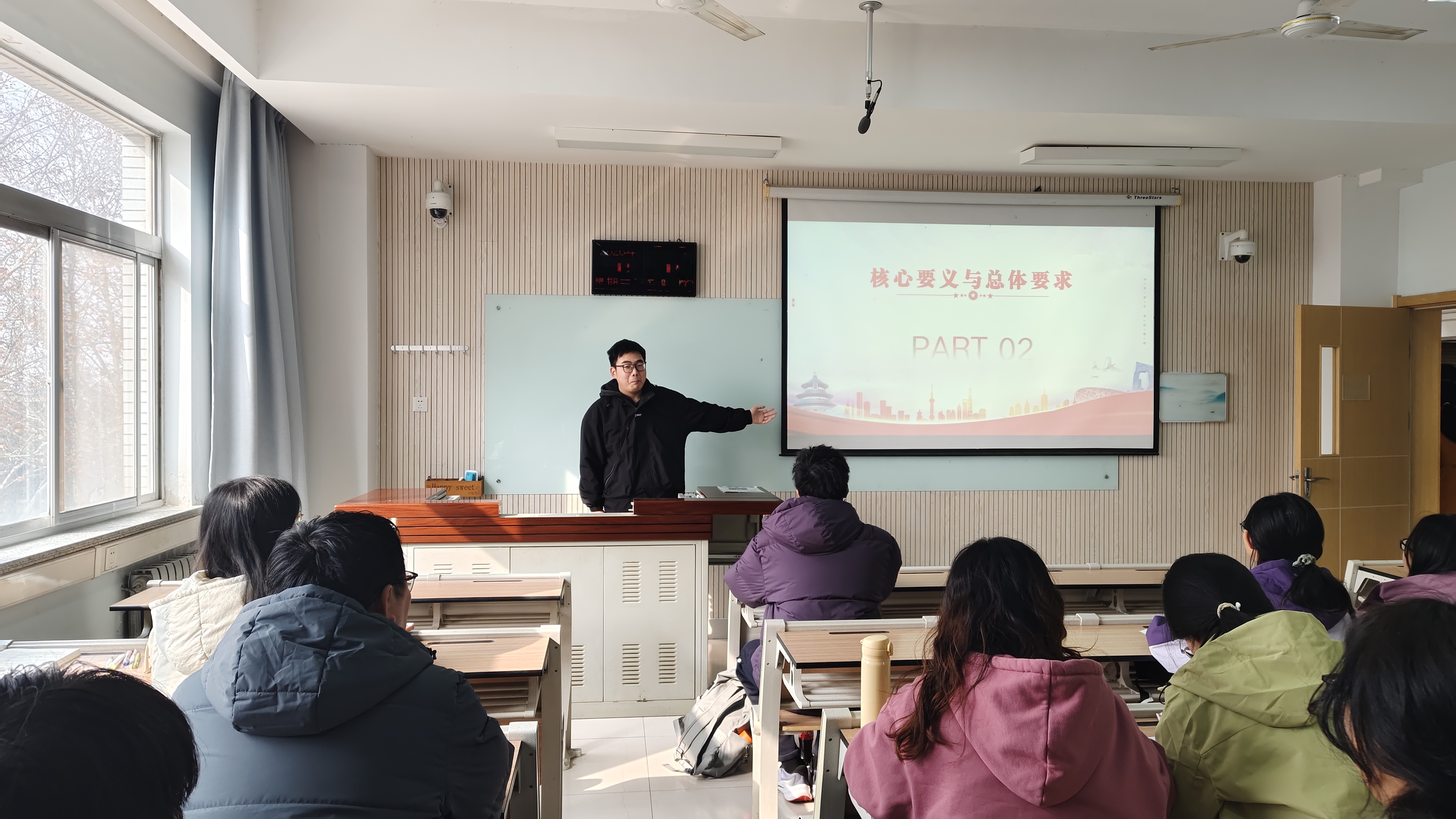 同学上台发言.jpg