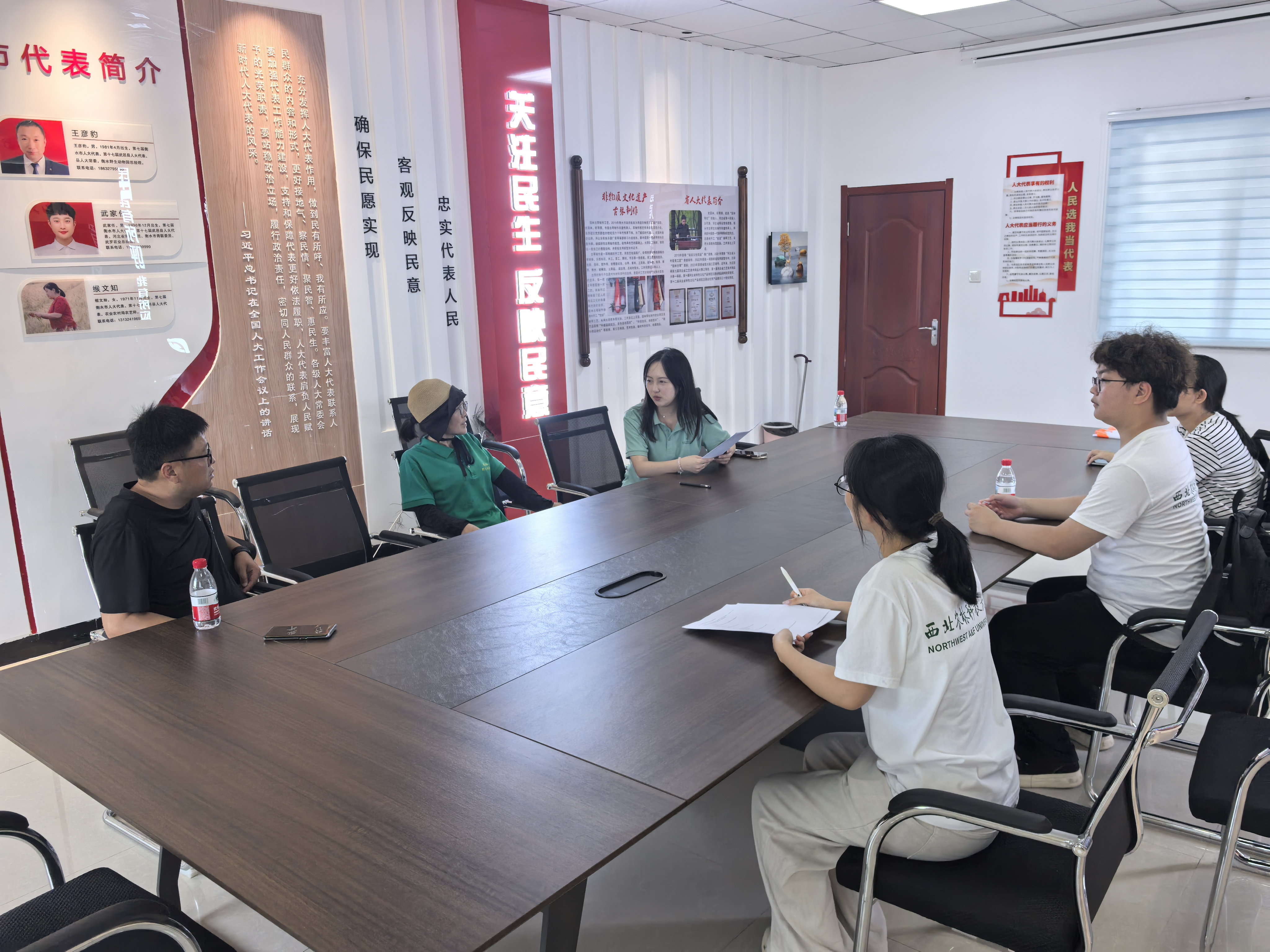 实践团与动物园兽医院经理,园区经理开展问卷座谈.jpg