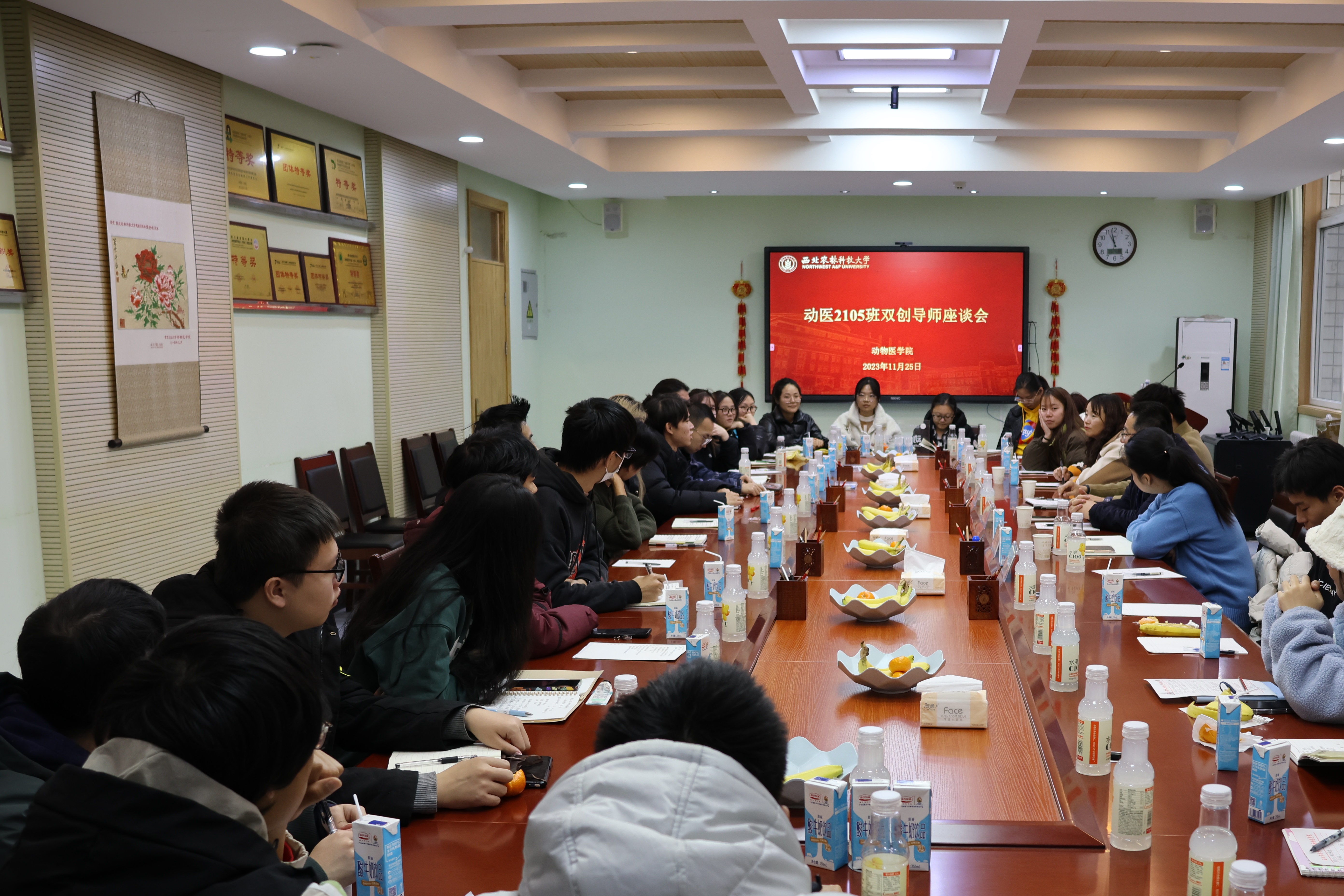 座谈会现场.JPG