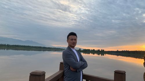 9b703726c3ea415f9404a42636b7db79.jpg 朱明君.jpg