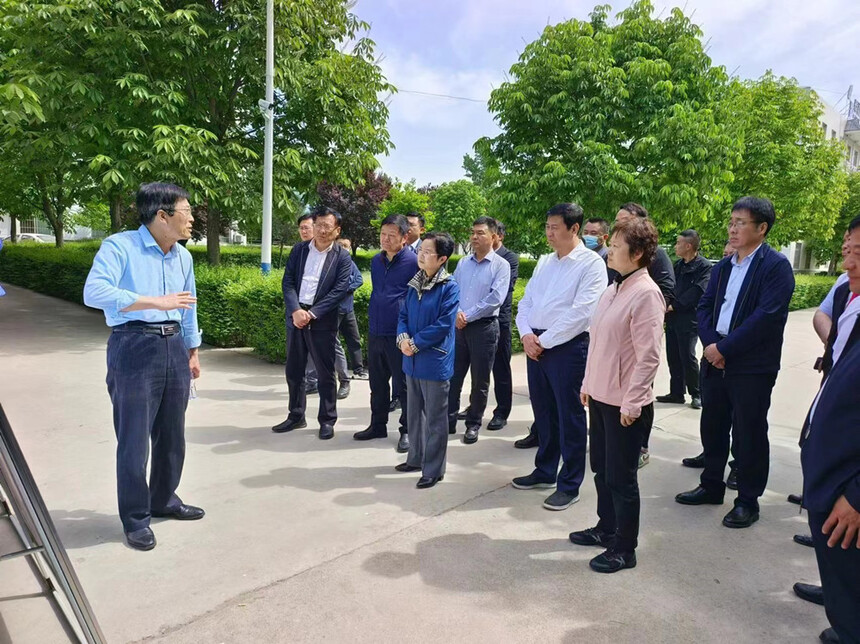 公司靳亚平教授介绍情况.jpg