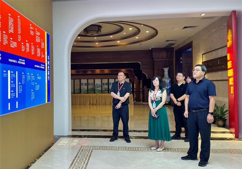 威廉体育党委书记黄德宝一行参观温氏集团.jpg