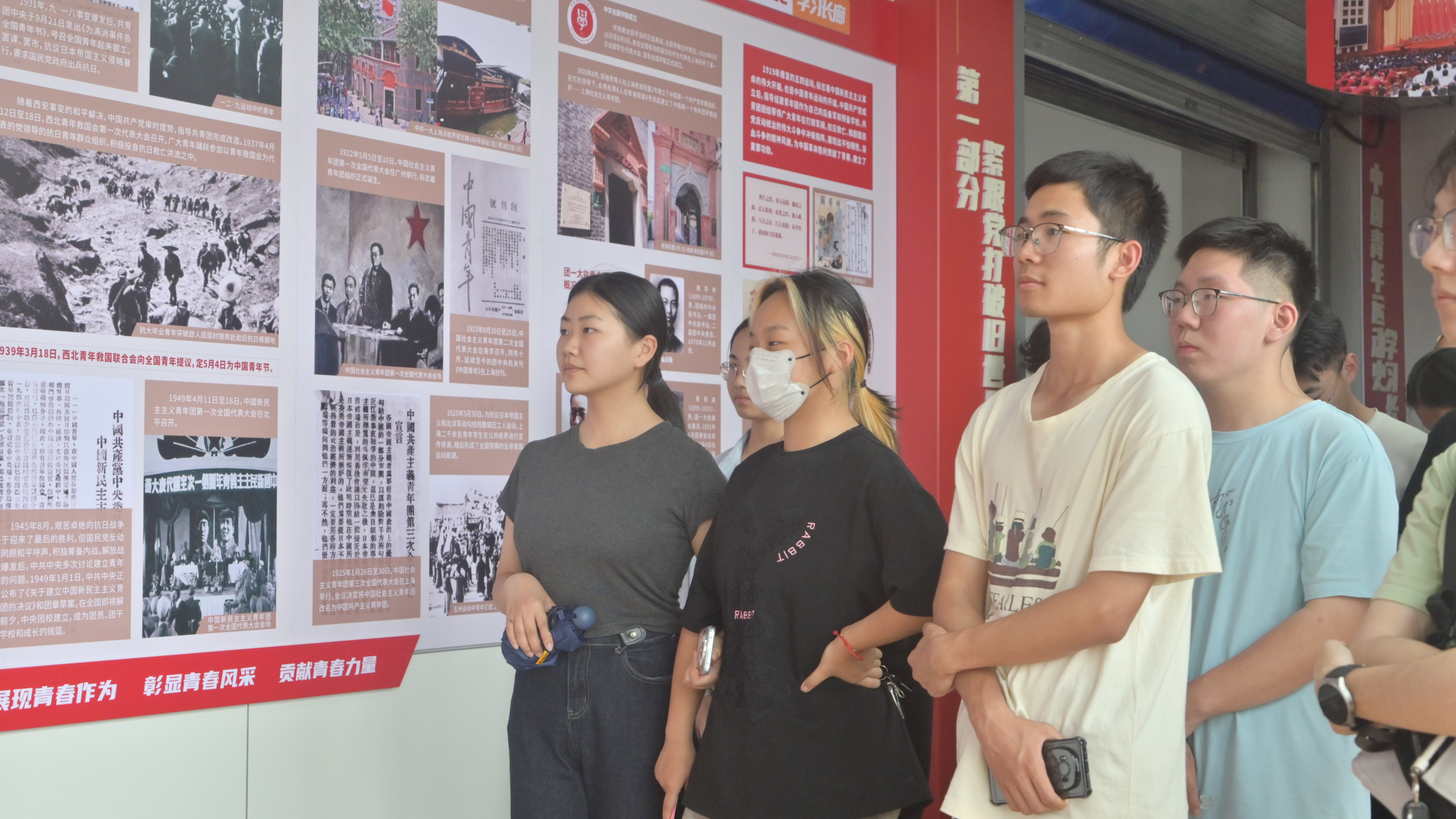 学员认真听讲.JPG