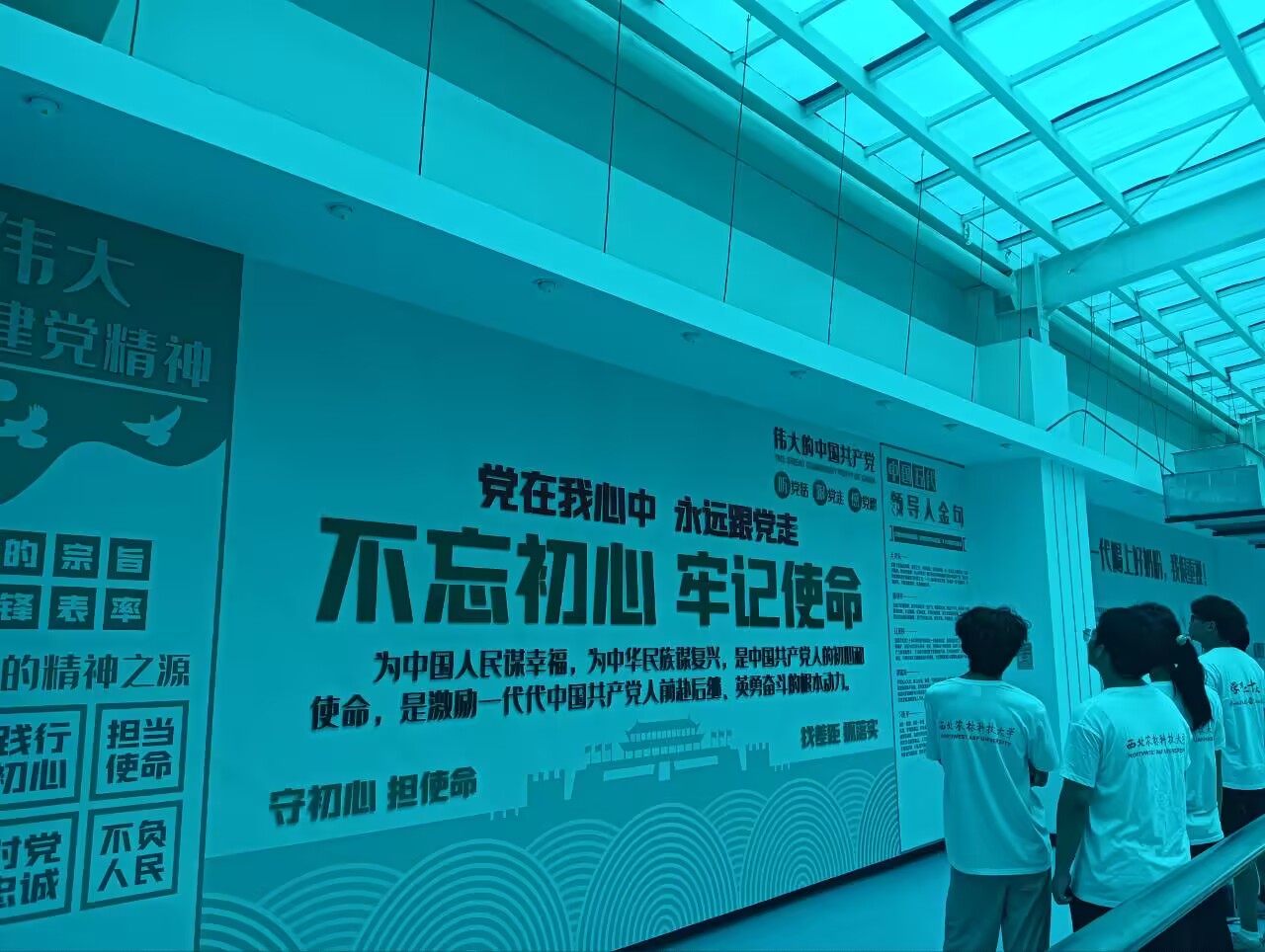 圣泉乳业三下乡2.jpg