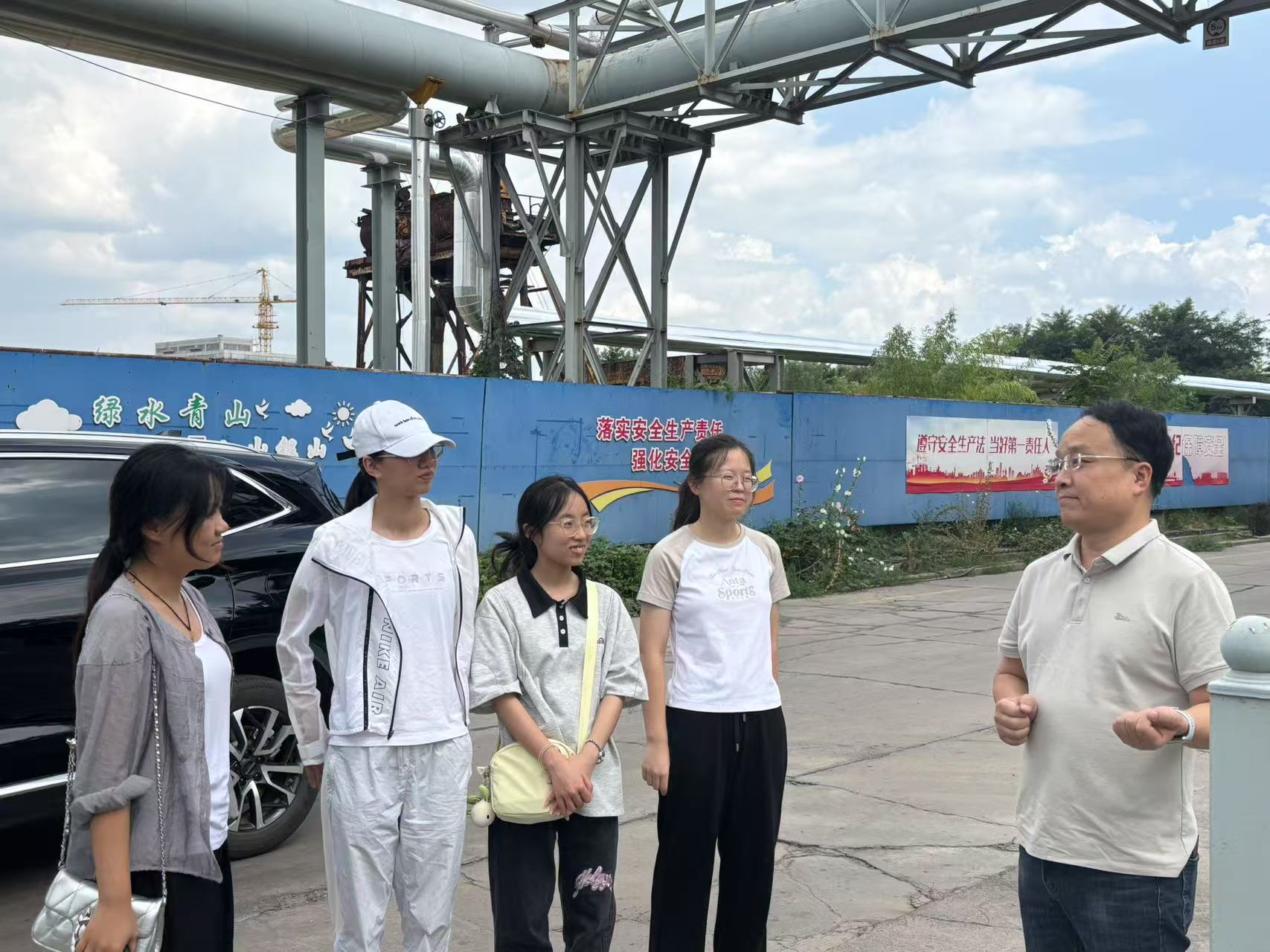 参观煤化厂.jpg