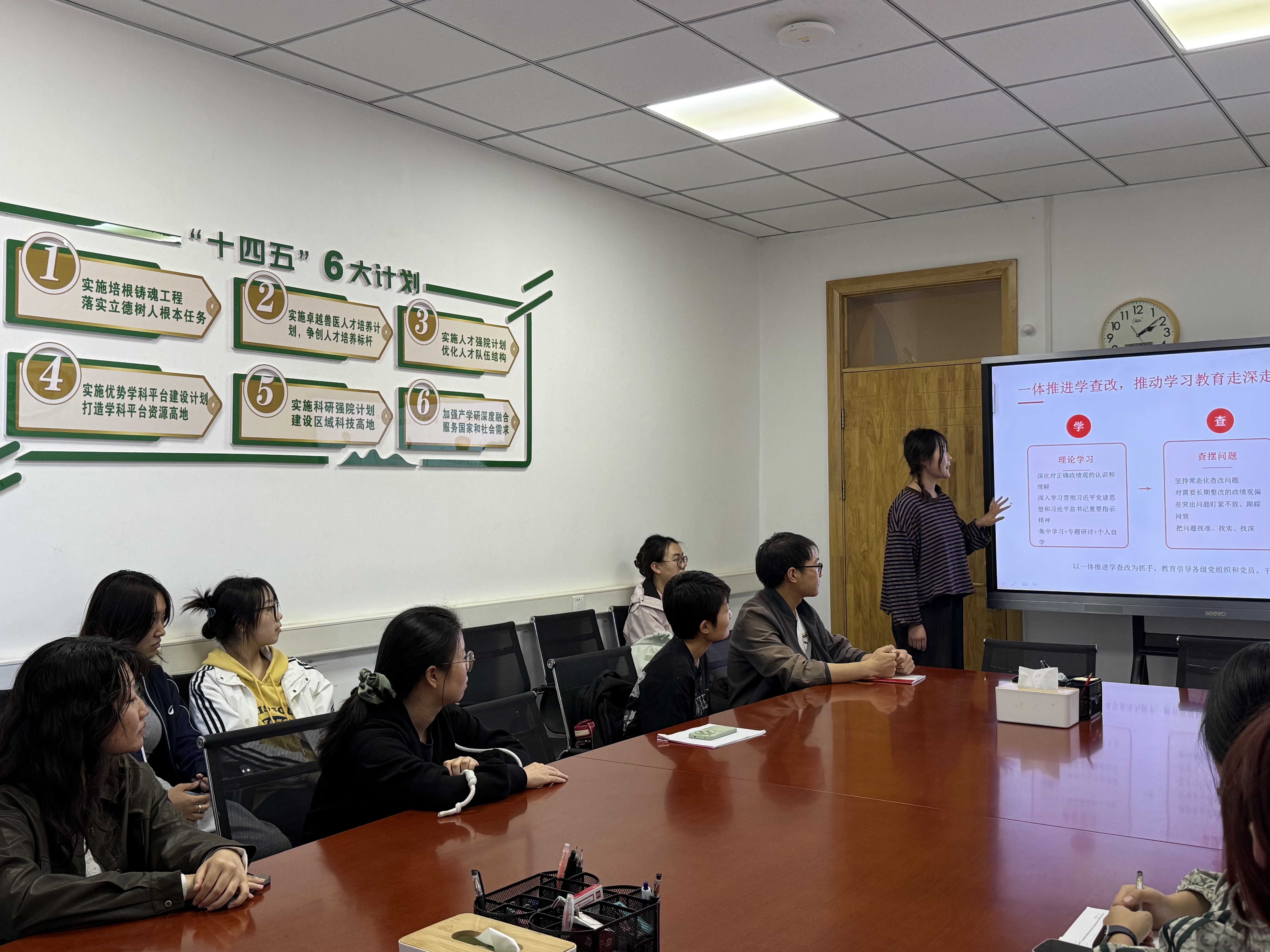参会党员认真学习 (2)_20261013132047.png